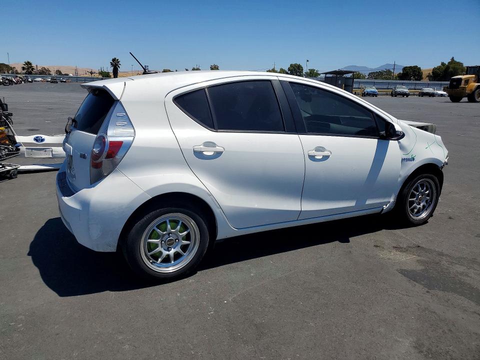 Photo 3 from auction – 2012 TOYOTA PRIUS C with VIN JTDKDTB34C1021843