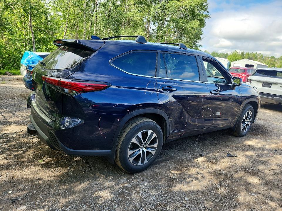 Photo 3 from auction – 2023 TOYOTA HIGHLANDER with VIN 5TDKDRBH5PS010003