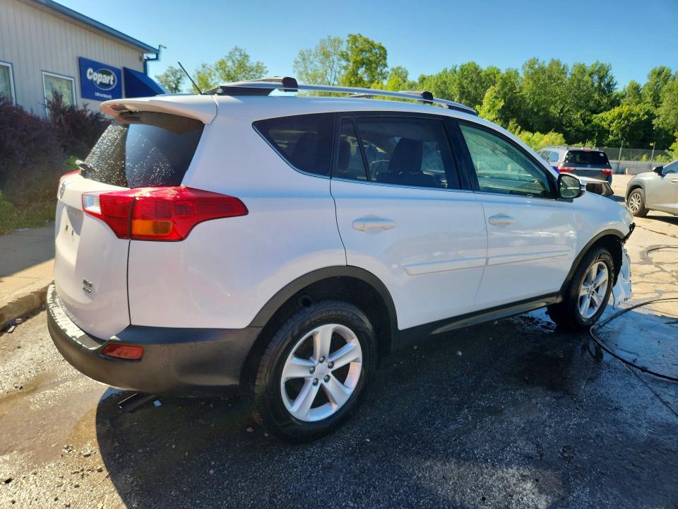 Photo 3 from auction – 2013 TOYOTA RAV4 with VIN JTMRFREV7DD017648