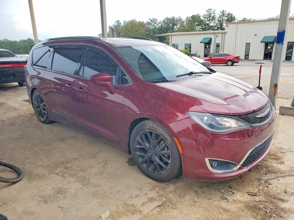 Photo 4 from auction – 2018 CHRYSLER PACIFICA with VIN 2C4RC1BG7JR126457