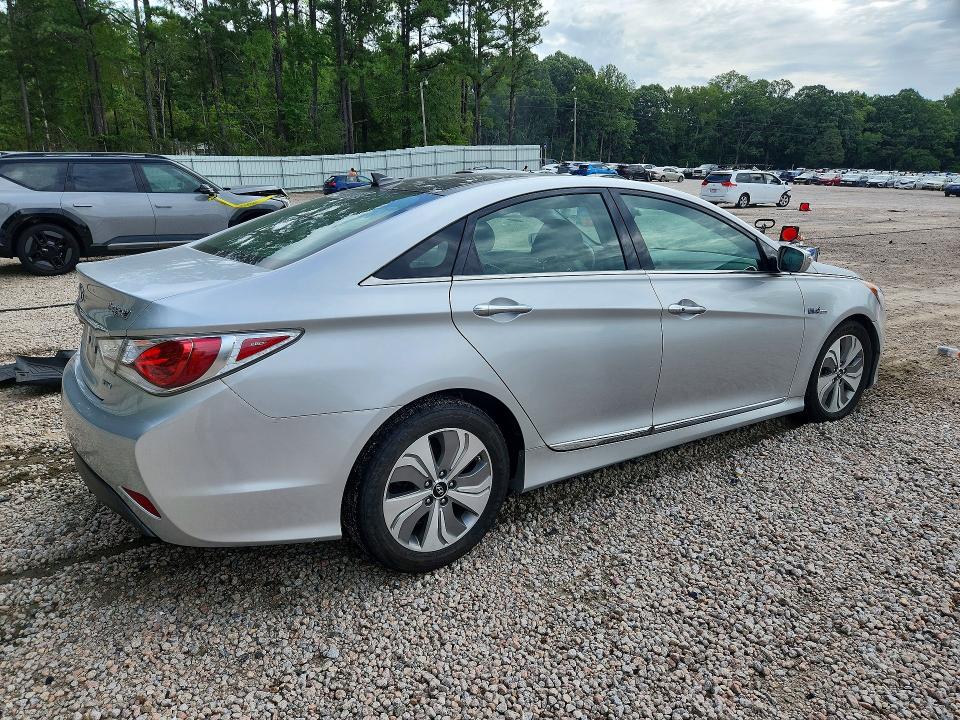 Photo 3 from auction – 2015 HYUNDAI SONATA HYBRID with VIN KMHEC4A40FA129506