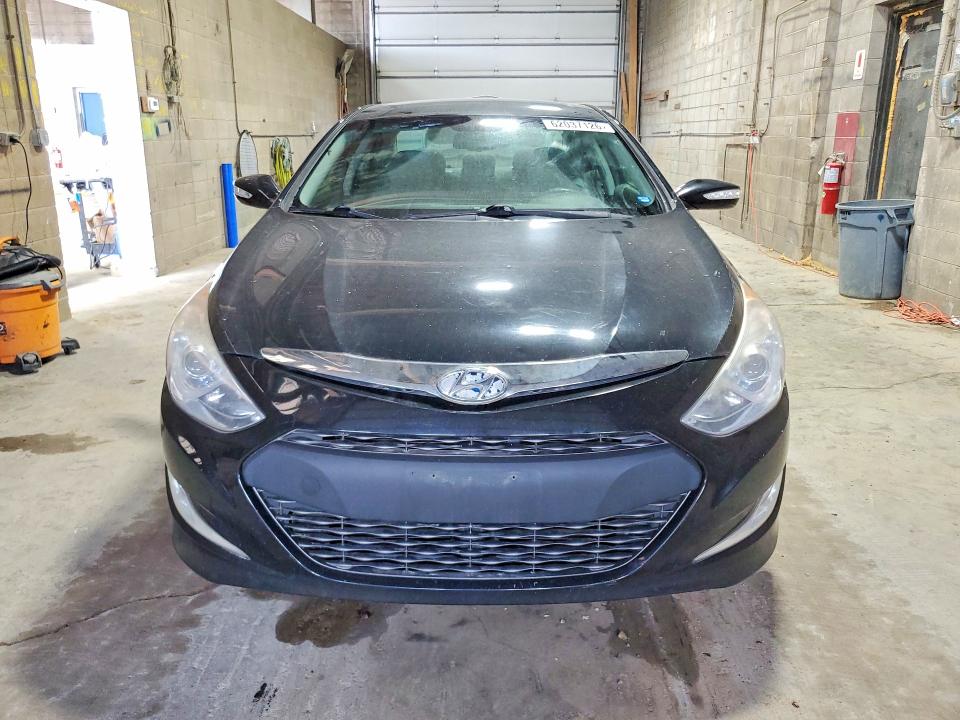 Photo 5 from auction – 2013 HYUNDAI SONATA with VIN KMHEC4A44DA092845