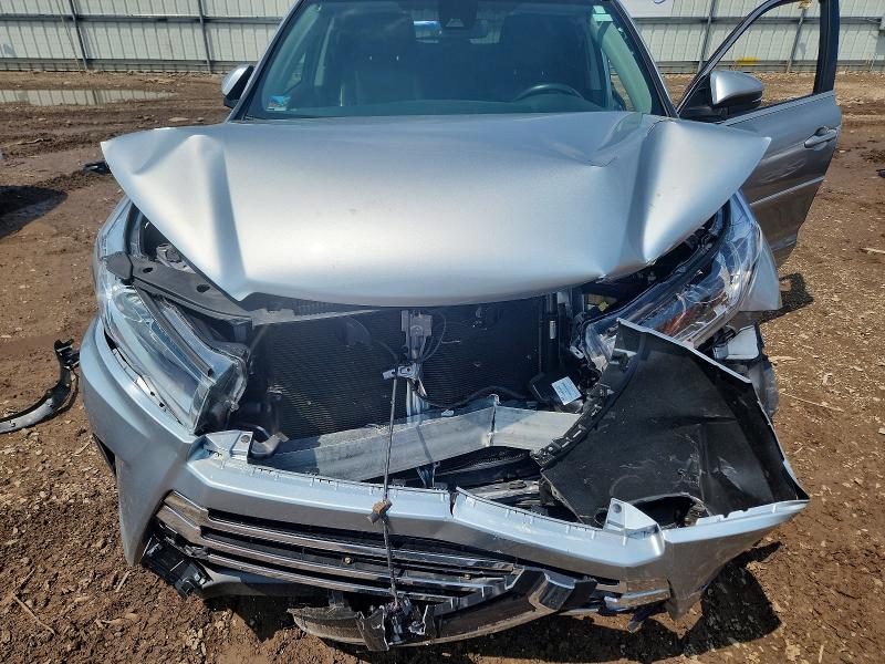 Photo 11 from auction – 2017 TOYOTA HIGHLANDER with VIN 5TDDZRFH3HS458889