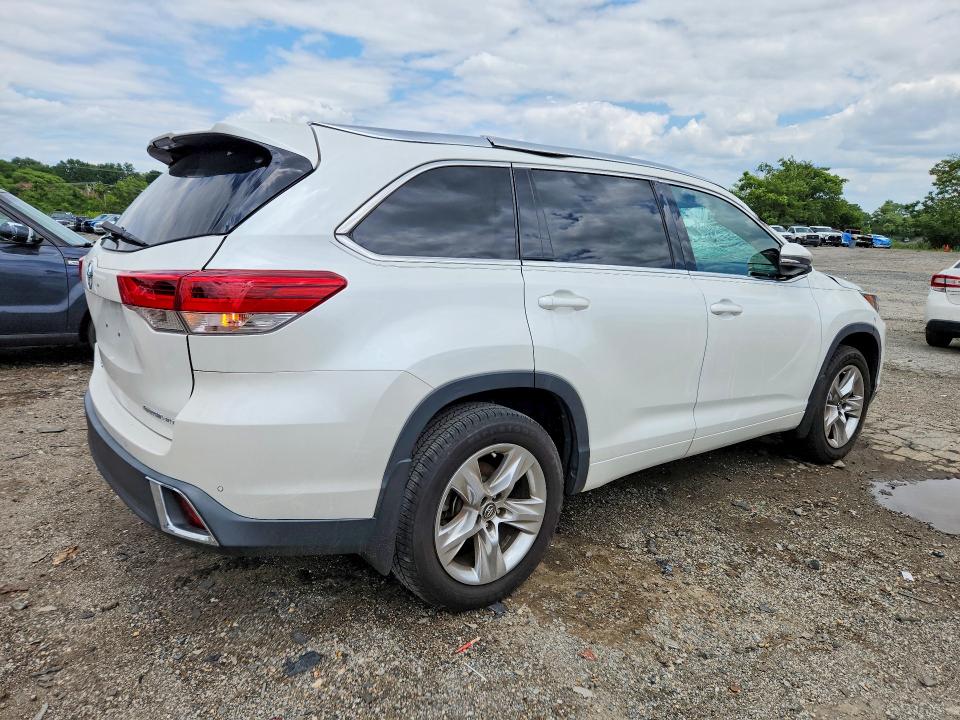 Photo 3 from auction – 2017 TOYOTA HIGHLANDER with VIN 5TDDZRFH1HS433151