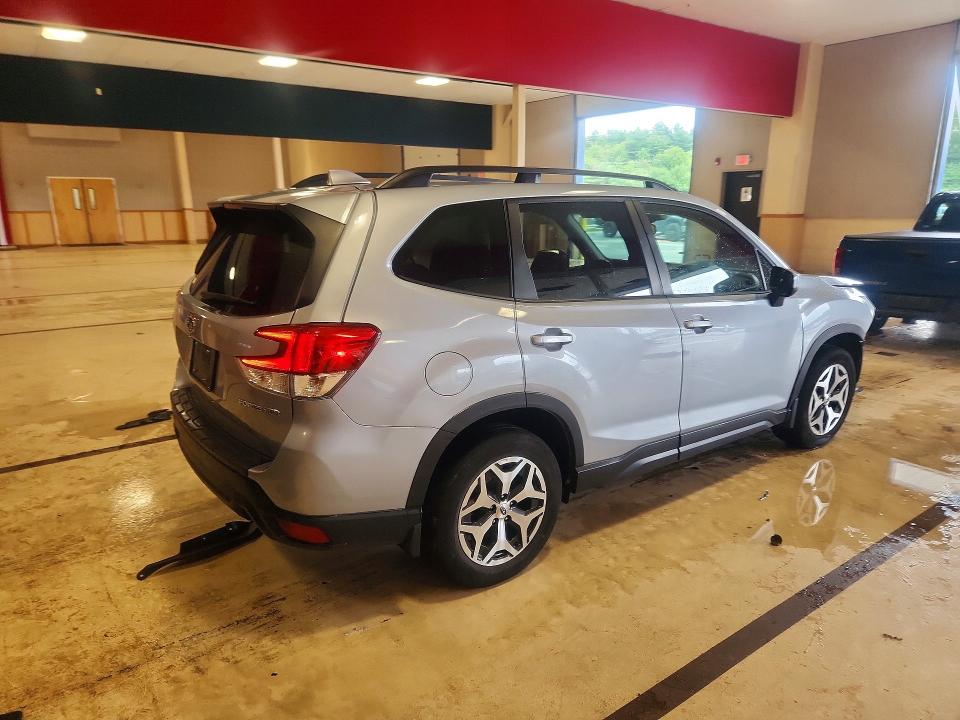 Photo 3 from auction – 2020 SUBARU FORESTER with VIN JF2SKAJC1LH601863