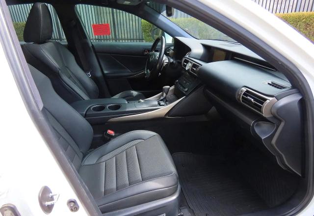 Photo 5 from auction – 2016 LEXUS IS with VIN JTHBA1D28G5038420
