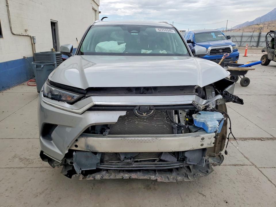 Photo 5 from auction – 2024 TOYOTA GRAND HIGHLANDER with VIN 5TDAAAB58RS050865