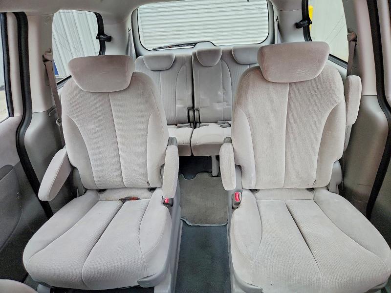 Photo 10 from auction – 2008 KIA SEDONA with VIN KNDMB233286197744