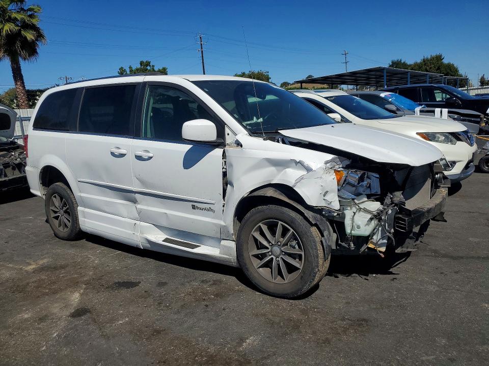 Photo 4 from auction – 2017 DODGE GRAND CARAVAN with VIN 2C4RDGCG9HR672329
