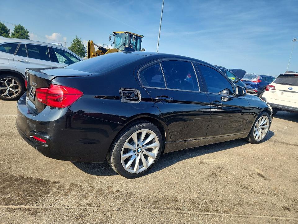 Photo 3 from auction – 2018 BMW 320 with VIN WBA8E5G5XJNU47102