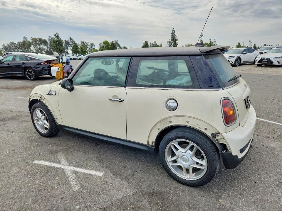 Photo 2 from auction – 2008 MINI COOPER with VIN WMWMF73518TT87004