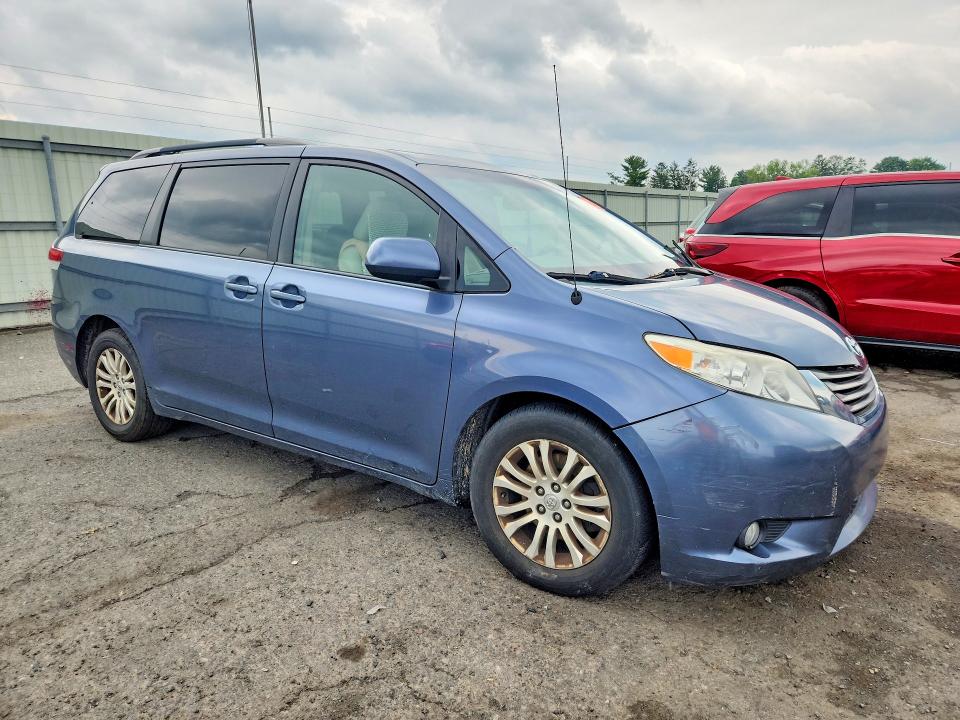 Photo 4 from auction – 2014 TOYOTA SIENNA with VIN 5TDYK3DCXES526949