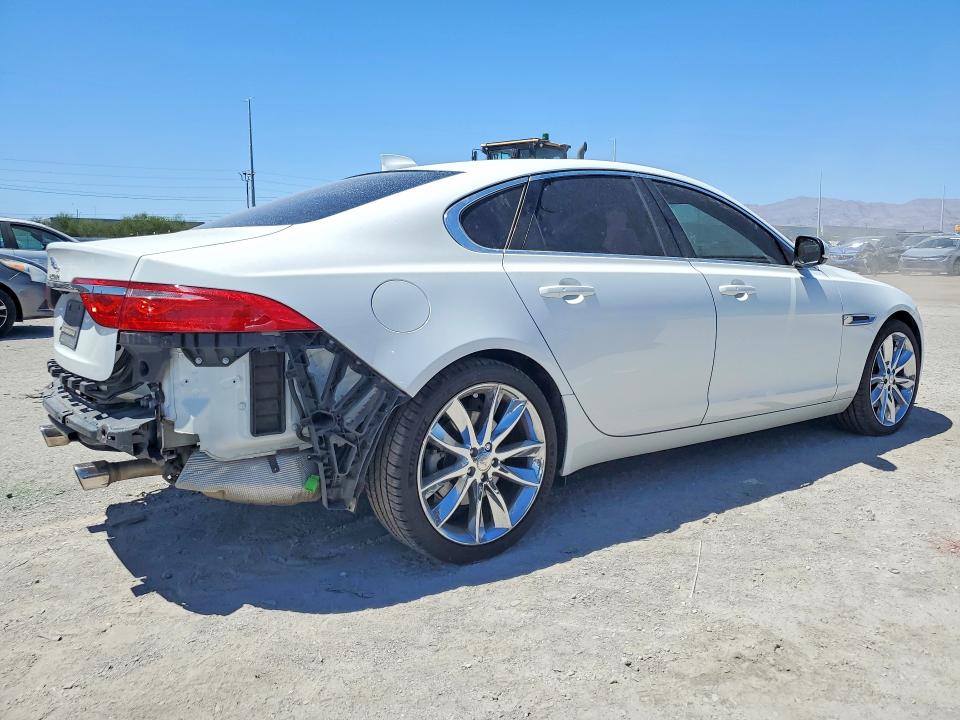 Photo 3 from auction – 2017 JAGUAR XF with VIN SAJBE4BV5HCY30396