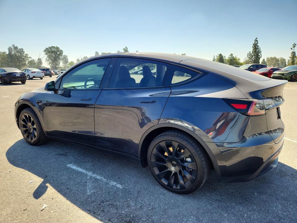 Снимка 2 от търг – 2024 TESLA MODEL Y с VIN 7SAYGDED6RF096123