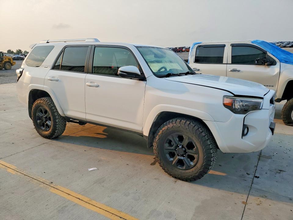 Photo 4 from auction – 2016 TOYOTA 4RUNNER with VIN JTEBU5JR5G5351003