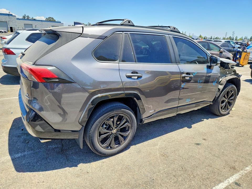 Photo 3 from auction – 2022 TOYOTA RAV4 with VIN 4T3T6RFV6NU067501