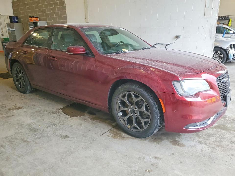 Photo 4 from auction – 2018 CHRYSLER 300 with VIN 2C3CCAGG4JH165628