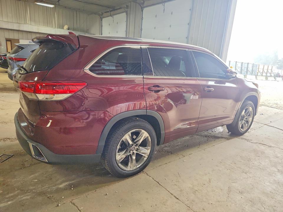 Photo 3 from auction – 2018 TOYOTA HIGHLANDER with VIN 5TDDZRFH0JS834857