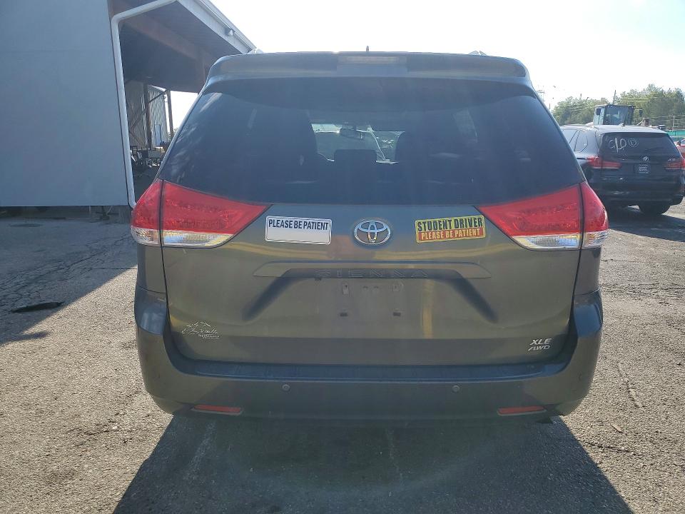 Photo 6 from auction – 2012 TOYOTA SIENNA with VIN 5TDDK3DC6CS033300
