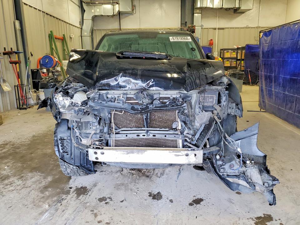 Photo 5 from auction – 2015 TOYOTA 4RUNNER with VIN JTEBU5JR1F5270031