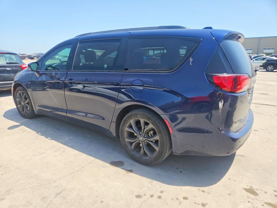 Photo 2 from auction – 2018 CHRYSLER PACIFICA with VIN 2C4RC1FG2JR352612