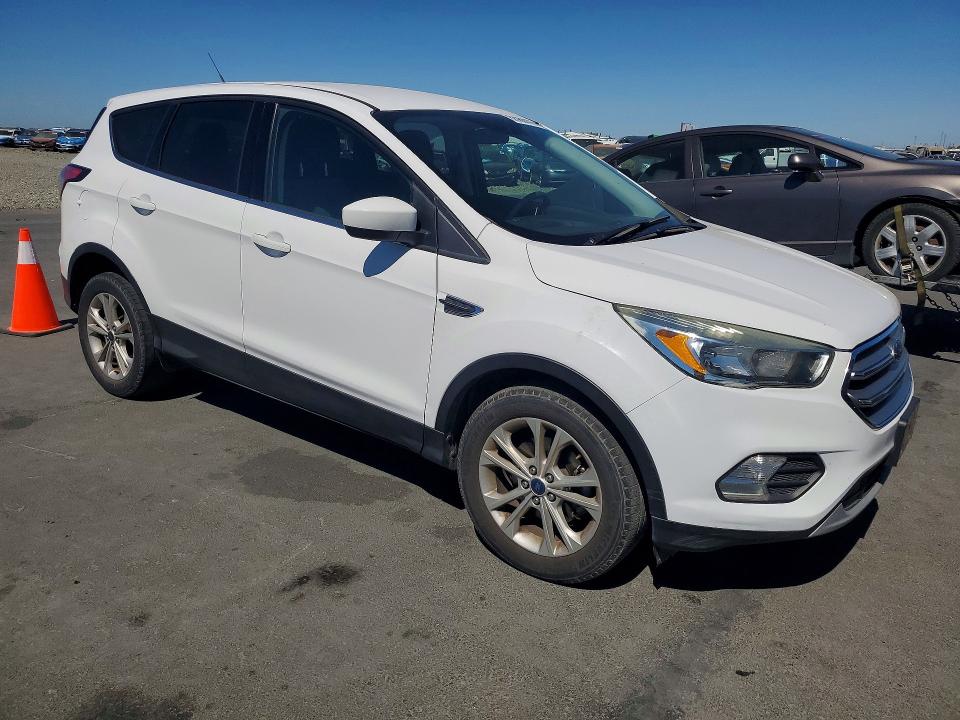 Photo 4 from auction – 2017 FORD ESCAPE with VIN 1FMCU0GD8HUD20578
