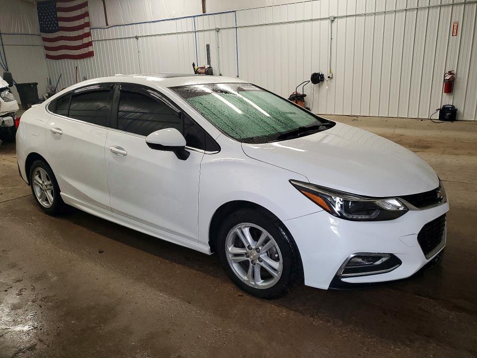 Снимка 4 от търг – 2018 CHEVROLET CRUZE с VIN 1G1BE5SM6J7115551