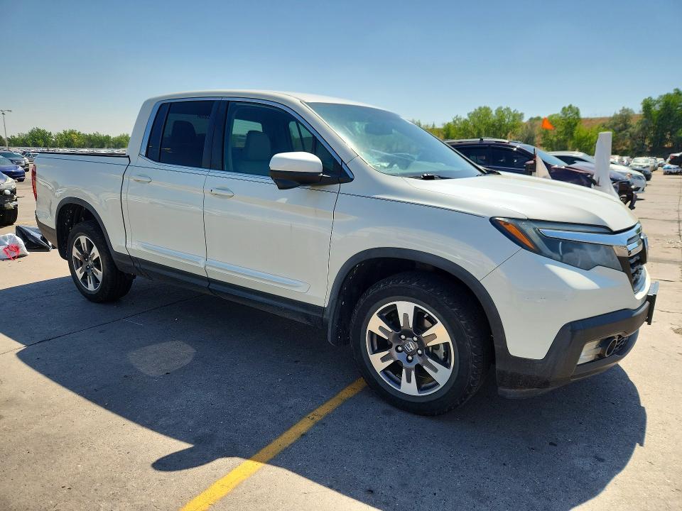 Photo 4 from auction – 2017 HONDA RIDGELINE with VIN 5FPYK3F62HB002931