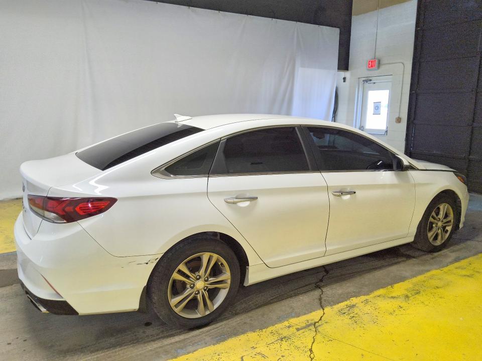 Photo 3 from auction – 2019 HYUNDAI SONATA with VIN 5NPE34AF1KH732375