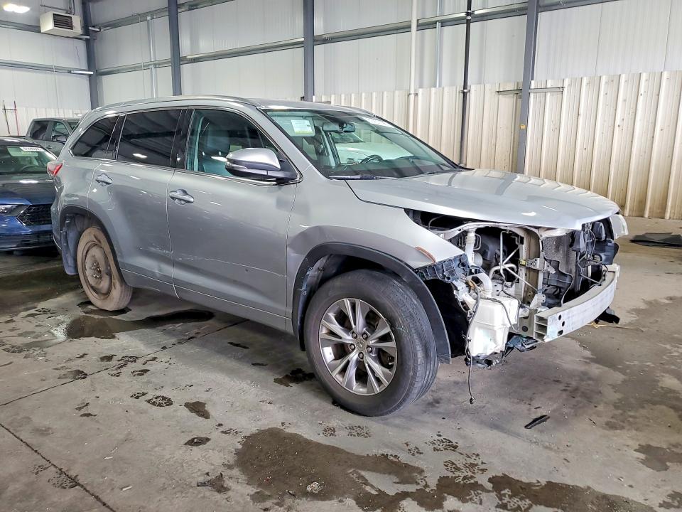 Photo 4 from auction – 2015 TOYOTA HIGHLANDER with VIN 5TDJKRFH6FS178193