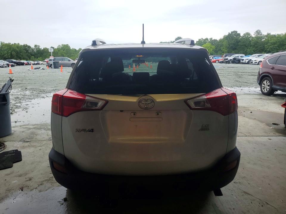 Photo 6 from auction – 2015 TOYOTA RAV4 with VIN JTMBFREV0FD152149