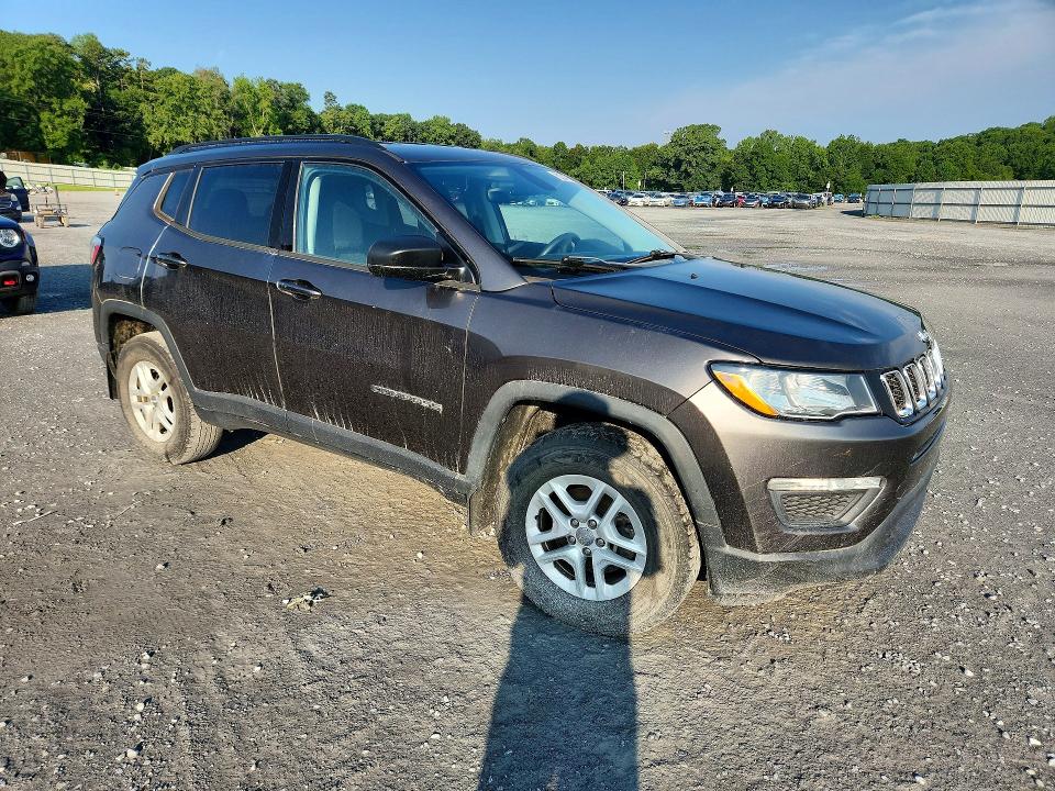Photo 4 from auction – 2018 JEEP COMPASS with VIN 3C4NJDAB4JT290788
