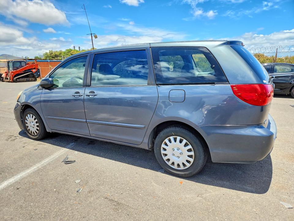 Photo 2 from auction – 2010 TOYOTA SIENNA with VIN 5TDKK4CC3AS325577