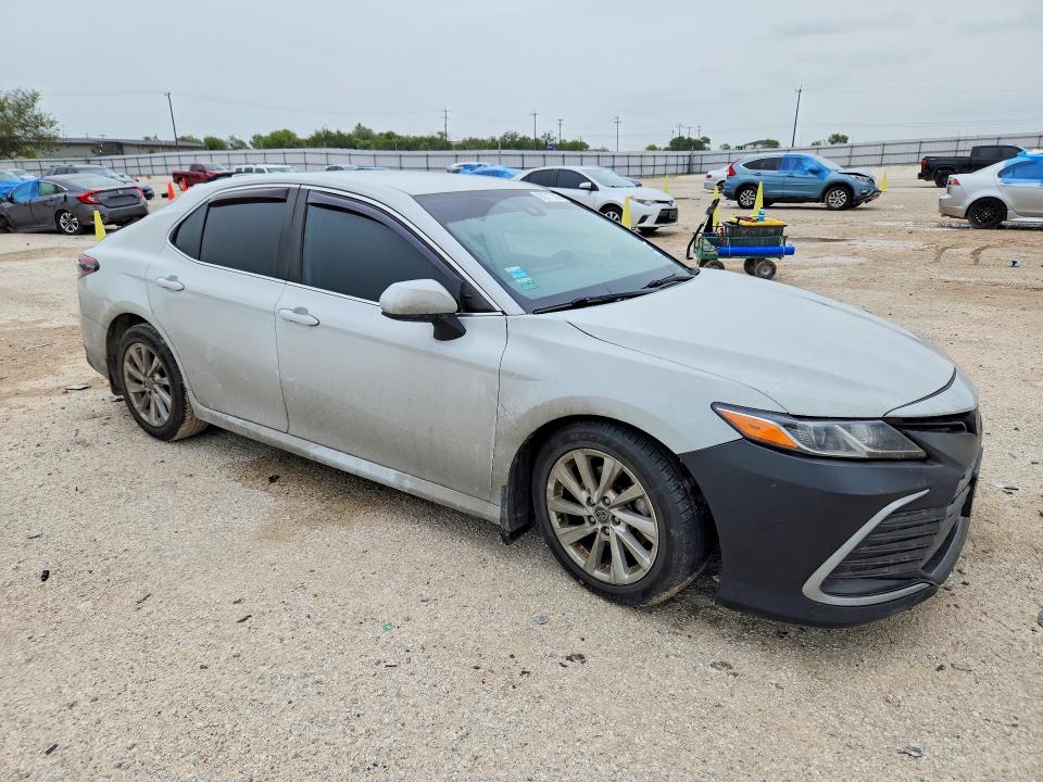 Photo 4 from auction – 2022 TOYOTA CAMRY with VIN 4T1C11AK0NU062638