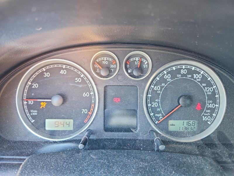 Photo 9 from auction – 2004 VOLKSWAGEN PASSAT with VIN WVWWH63B64E132935