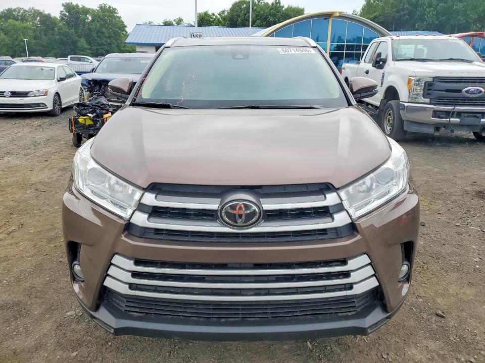 Photo 5 from auction – 2017 TOYOTA HIGHLANDER with VIN 5TDJZRFH0HS380249