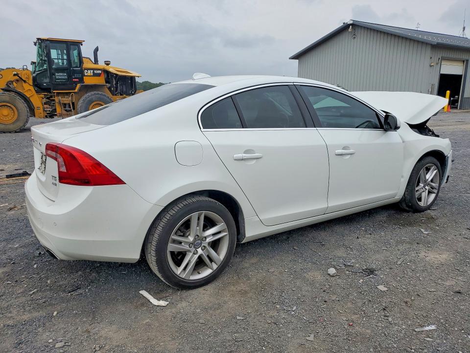 Photo 3 from auction – 2015 VOLVO S60 with VIN YV1612TM4F2351258
