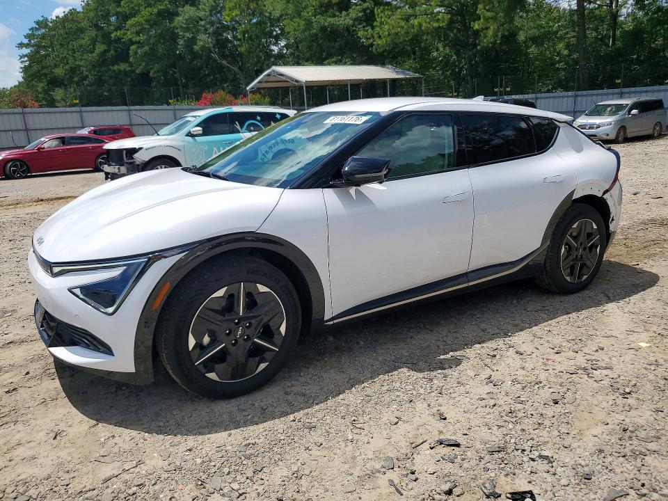 KIA EV6 2025 with VIN 5XYC34JA2SG011856 - Photo from auction