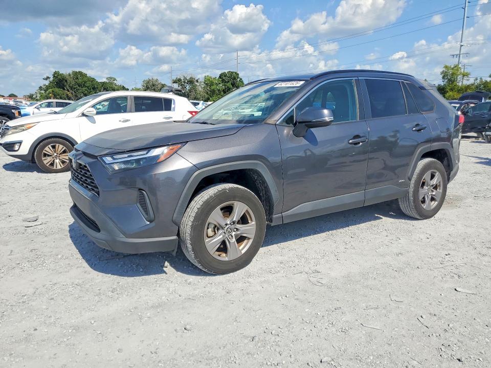 Photo 1 from auction – 2022 TOYOTA RAV4 with VIN 4T3RWRFV1NU061261