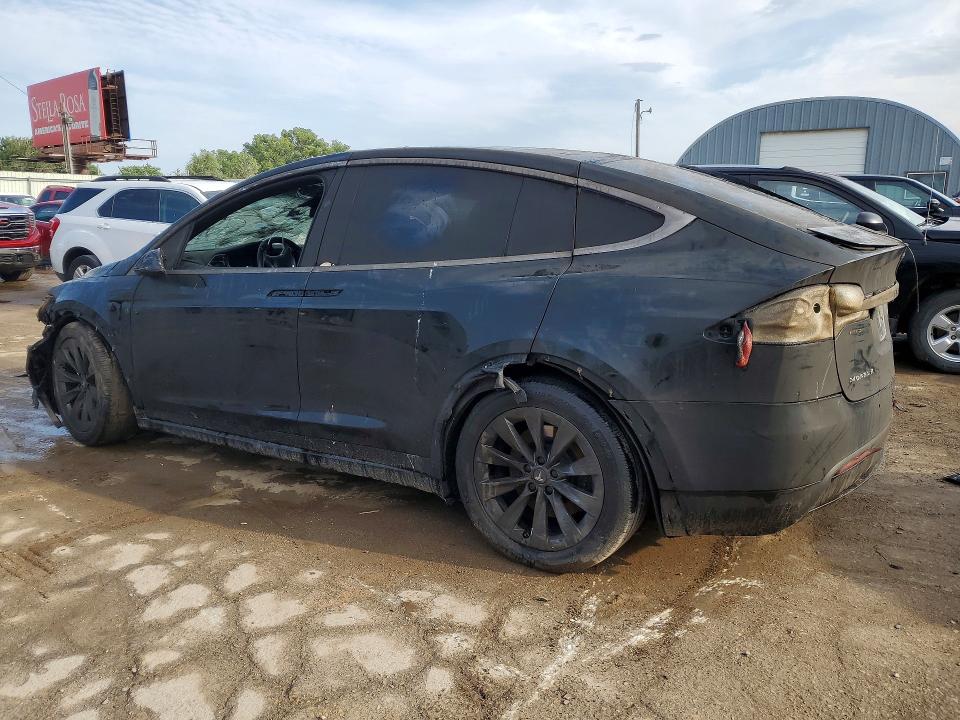 Zdjęcie 2 z aukcji – 2017 TESLA MODEL X z VIN 5YJXCBE22HF069524