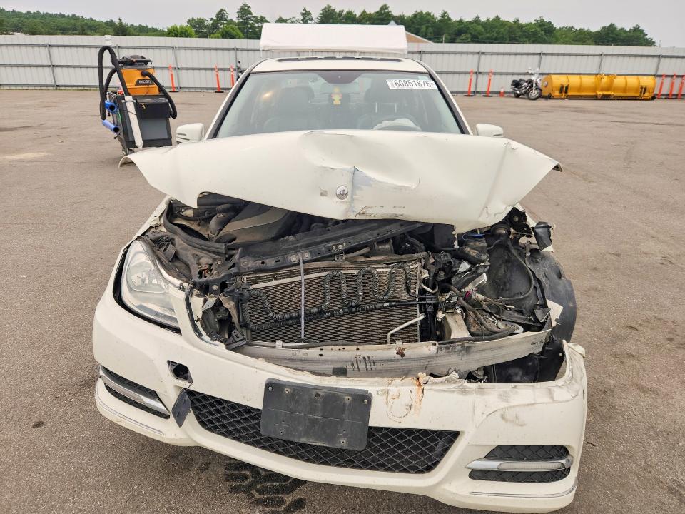 Photo 5 from auction – 2012 MERCEDES-BENZ C with VIN WDDGF8BB8CR199072