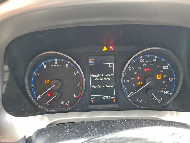 Photo 9 from auction – 2017 TOYOTA RAV4 with VIN JTMZFREV0HJ134480