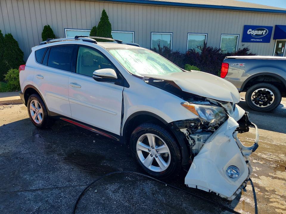 Photo 4 from auction – 2013 TOYOTA RAV4 with VIN JTMRFREV7DD017648
