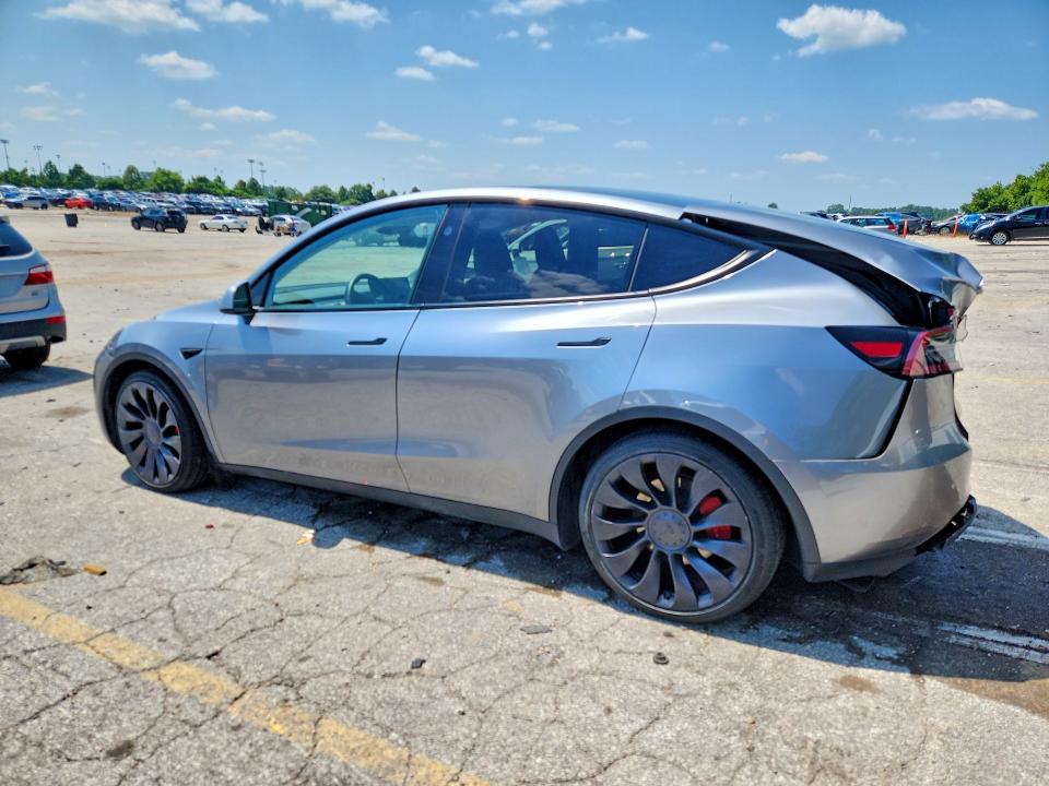 Foto 2 de la subasta – 2024 TESLA MODEL Y con VIN 7SAYGDEF1RA327024