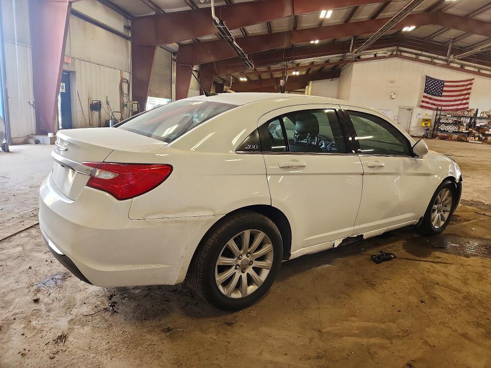 Photo 3 from auction – 2014 CHRYSLER 200 with VIN 1C3CCBAB9EN184921