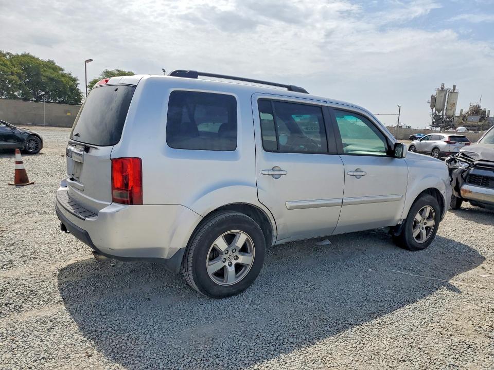 Photo 3 from auction – 2011 HONDA PILOT with VIN 5FNYF3H65BB005520