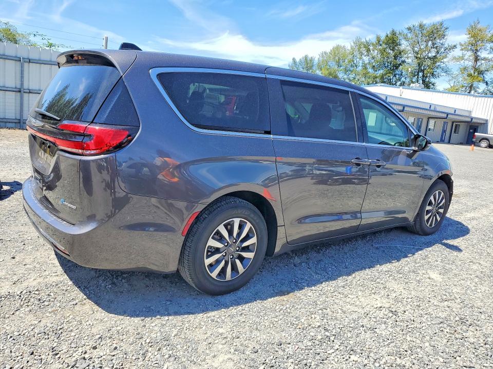 Photo 3 from auction – 2023 CHRYSLER PACIFICA with VIN 2C4RC1L7XPR542123
