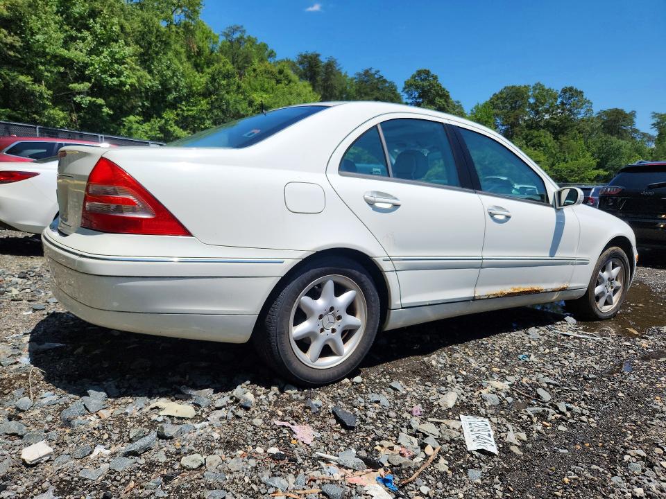 Photo 3 from auction – 2002 MERCEDES-BENZ C with VIN WDBRF61J72F242055