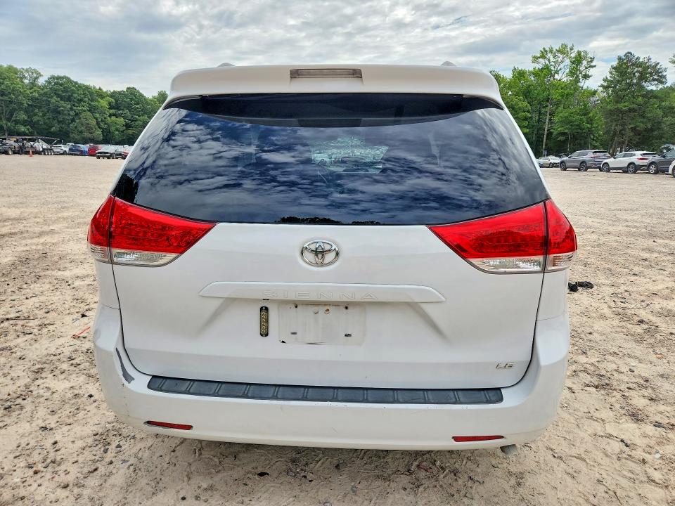 Photo 6 from auction – 2014 TOYOTA SIENNA with VIN 5TDKK3DC4ES503639