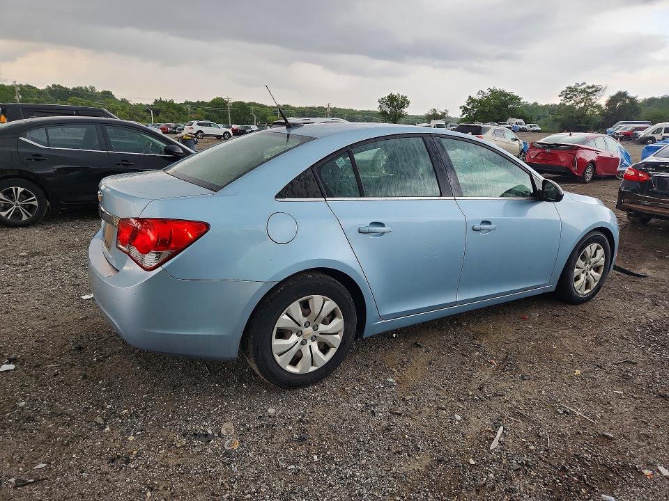 Photo 3 from auction – 2012 CHEVROLET CRUZE with VIN 1G1PC5SH2C7172928